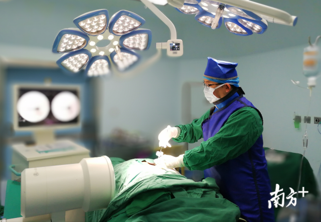 建立起了縣鎮(zhèn)村“一網(wǎng)化”區(qū)域分級(jí)診療平臺(tái)，切實(shí)解決群眾“看病難”。