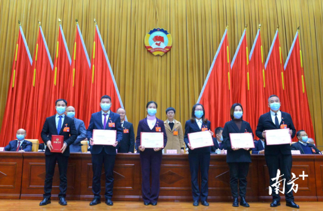 表彰承辦提案先進(jìn)單位。張曉欣 攝