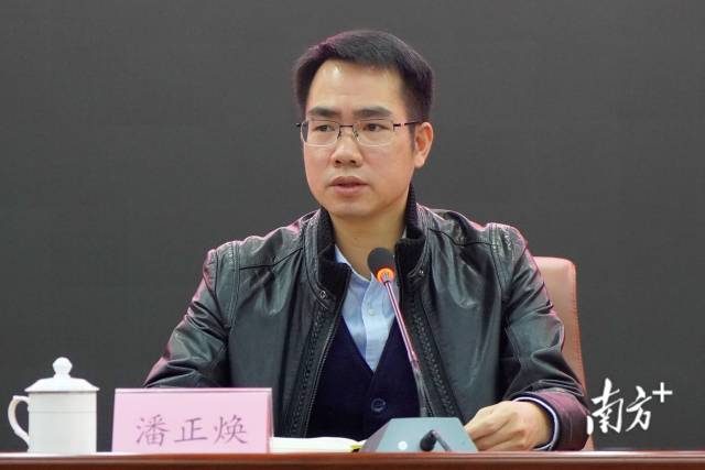 連州市委書記潘正煥提出，要始終切實(shí)把疫情防控當(dāng)作重點(diǎn)工作來抓，嚴(yán)防輸入性風(fēng)險(xiǎn)。張曉欣 攝