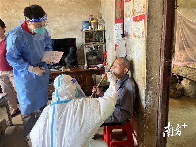 組織力量入戶檢測，全力推進(jìn)“應(yīng)檢盡檢”。