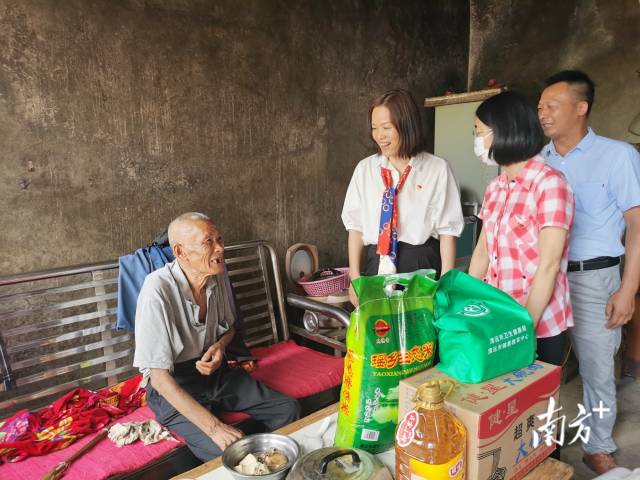 走訪慰問。